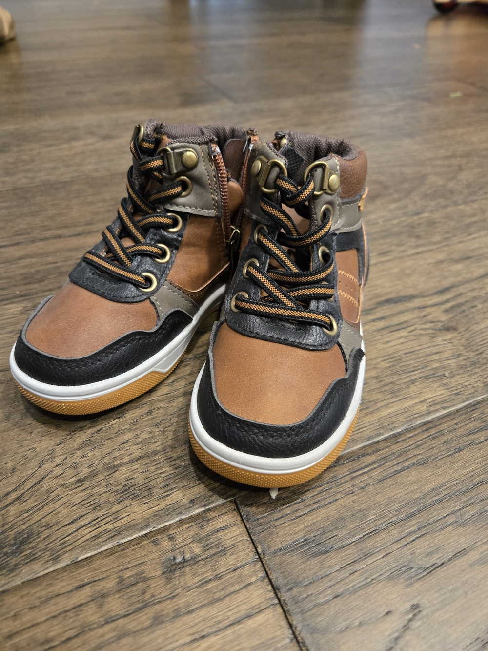 Tommy Bahamas Toddler Brown and Black High-TopS with Zipper